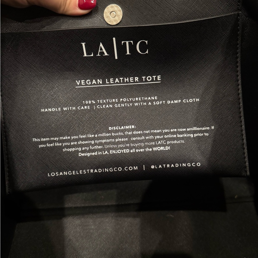 Chic Black Tote Bag with Designer Text - Picture 6 of 6